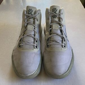 NIKE Kyrie Fly Trap 4 Men’s White/Silver Basketball Shoes Size 10